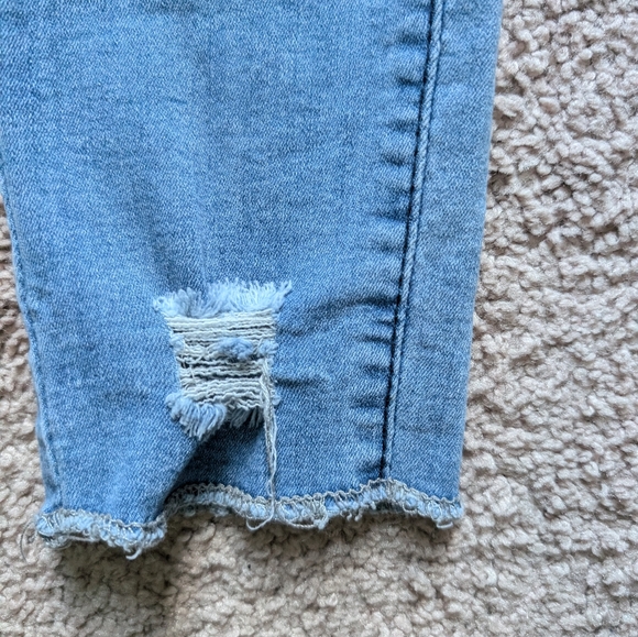 Junior Jean  Light Blue Wash Distressed  Size 11/12 - Picture 5 of 6